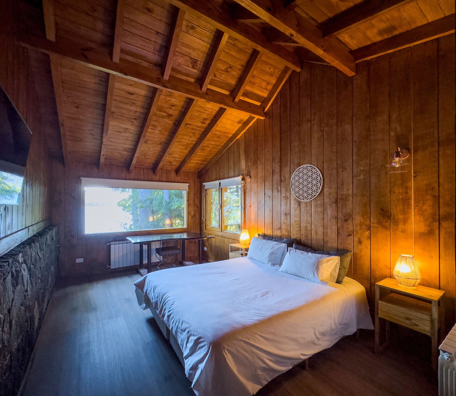 Habitación en suite de la Cabaña Superior con cama king size